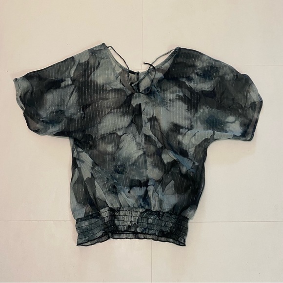 ⭐️ Maurices gray & black sheer top size medium - Picture 5 of 7